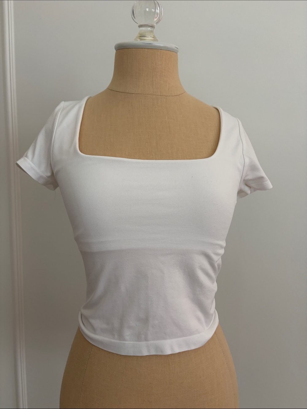 Super Cute Altar’s State fitted top with square neckline, white, XS, EUC